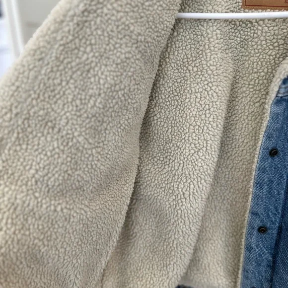 Levi’s Sherpa Trucker Jean Jacket - Picture 5 of 7